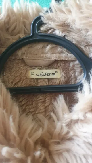 Chaquetón largo beige con pelo