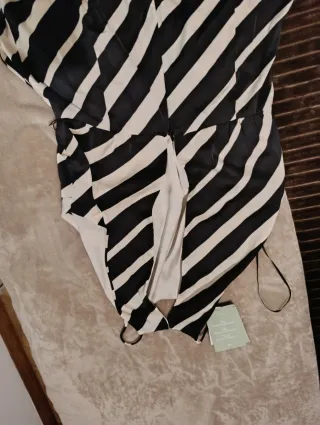 Mono rayas blanco y negro