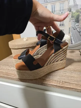 Sandalias POPA cuña negras