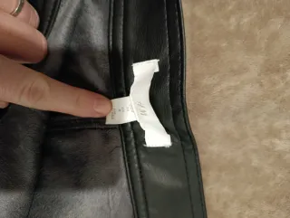 Falda negra de cuero