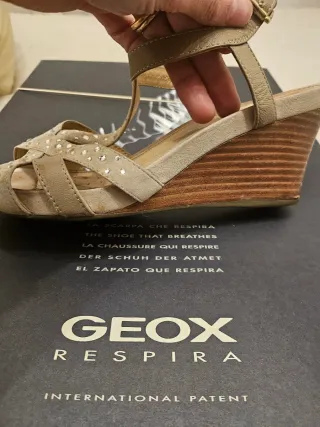 Sandalias Beige y Doradas Mujer