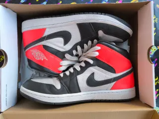 Jordan 1 Mid SE Orewood Talla 44.5