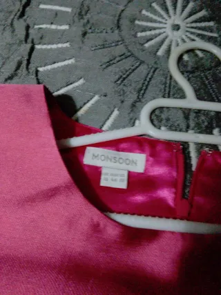 Vestido de fiesta rosa y beige