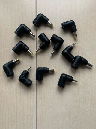 Cargador portátil con adaptadores