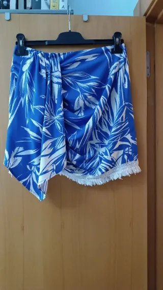 2 Falda azul y negra talla M a 2€ cada una