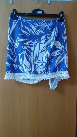 2 Falda azul y negra talla M a 2€ cada una