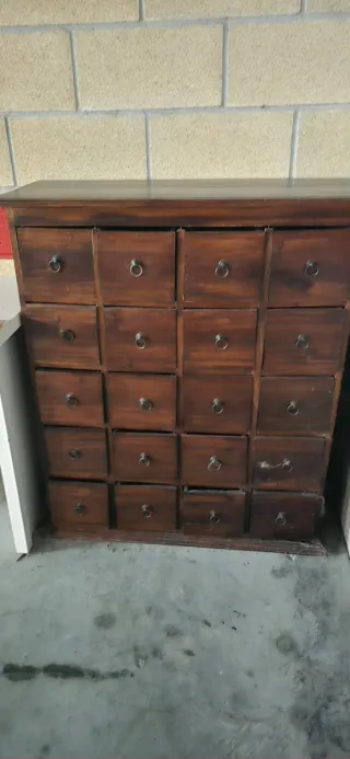 Mueble de madera con cajones