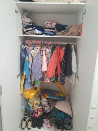 Armario blanco de madera