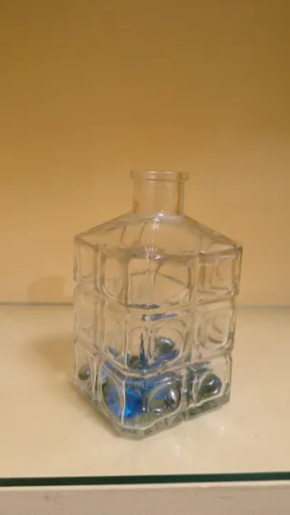 Jarrones de cristal verde y transparente