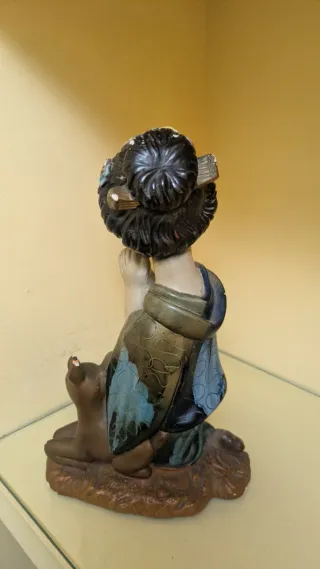 Figura cerámica niña asiática con ciervo