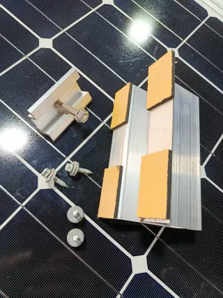 Soporte panel solar coplanar Gulpiyuri G75