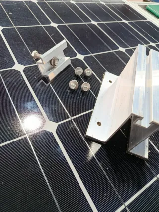 Soporte panel solar coplanar Gulpiyuri G75