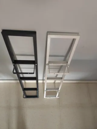 Estanterías Ikea Metal gris oscuro y blanca