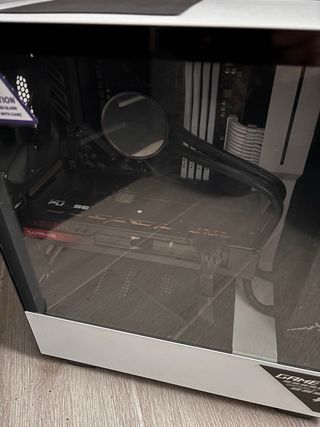 PC NZXT Blanco y Negro
