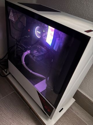 PC NZXT Blanco y Negro