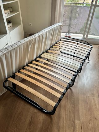Cama supletoria plegable usada dos días.
