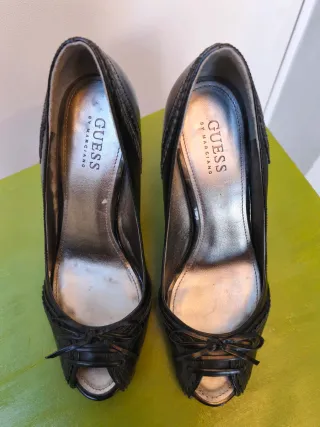 Décolleté Guess peep-toe con fiocco nere