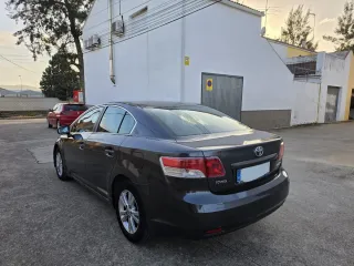 Toyota Avensis 2011