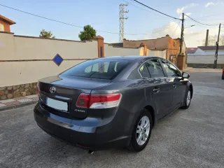 Toyota Avensis 2011