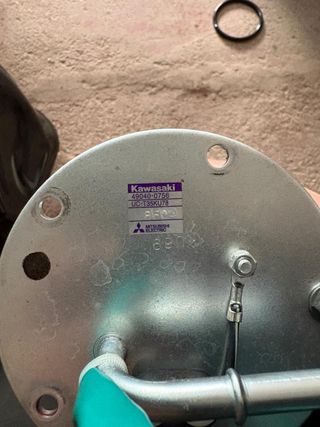 Bomba gasolina Z 900 Kawasaki combustible Mitsubis