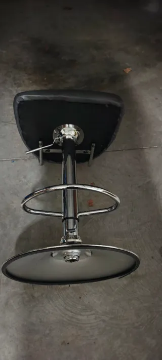 Taburetes cocina regulables en altura.