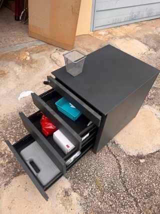 Cajonera de oficina metálica gris