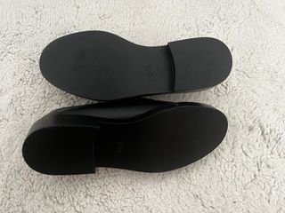 Mocasines Zara negros con detalle dorado