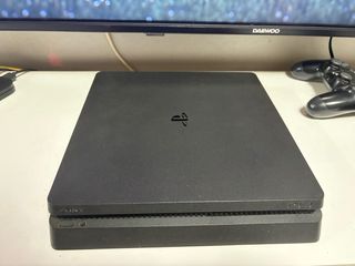 PlayStation 4 Slim 1tb + mandos y juegos