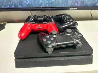 PlayStation 4 Slim 1tb + mandos y juegos