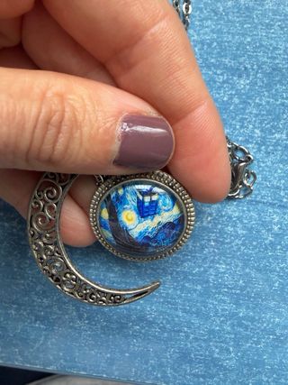 Collar Van Gogh Doctor Who Luna Plateado