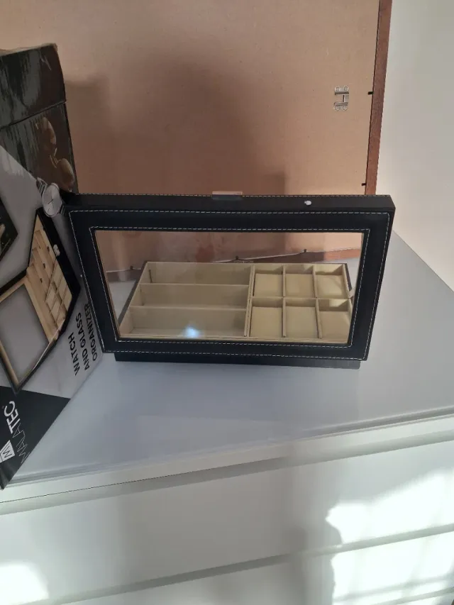 puo contenere 6 orologi e 3 occhiali misura Alt cm