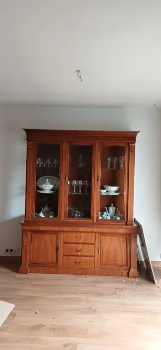 Vitrina madera marquetería decorativa