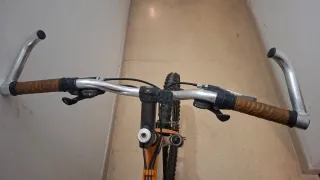 Bicicleta Montaña Naranja y Blanca