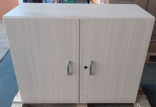 Armario bajo madera beige