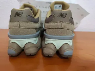 Zapatillas New Balance 9060 Beige/Marrón