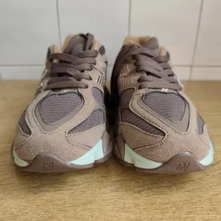 Zapatillas New Balance 9060 Beige/Marrón