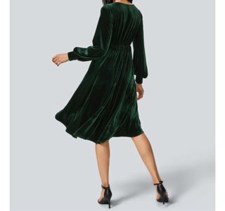 Abito in velluto verde asimmetrico
