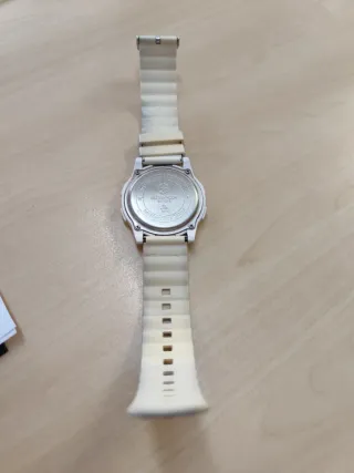 Reloj Digital Beige y Blanco