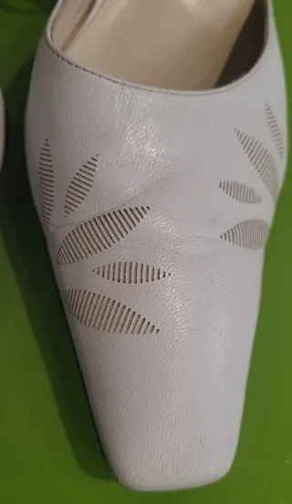 Zapatos de piel blancos tacon Zubiri Otazua