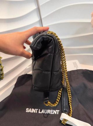 Bolso YSL Nube Negro Piel Acolchado Dorado