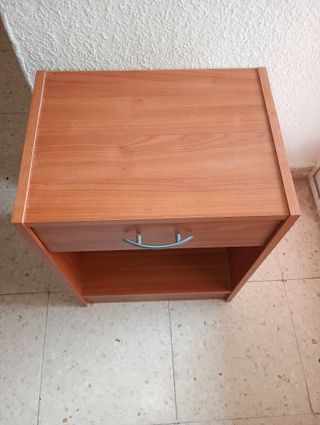 Mesita de noche de madera