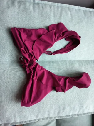 Sujetador bikini color vino.