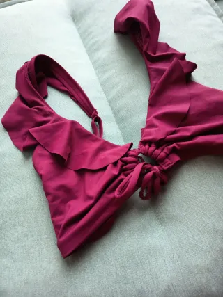 Sujetador bikini color vino.