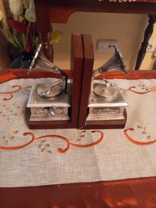 Separadores de libros madera y metal