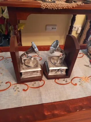 Separadores de libros madera y metal