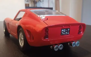 Ferrari GTO 1962 escala 1/18