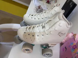 Patines blancos Esordio