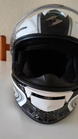 Casco Scorpion Moto Negro y Blanco