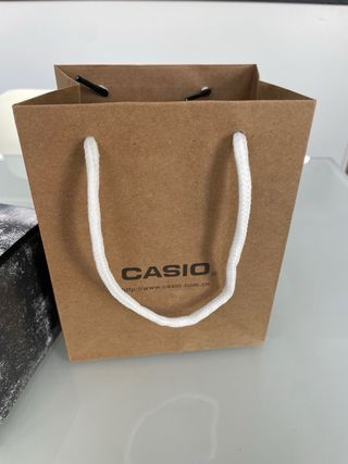 Casio GM-2100 - Nuevo con correa de resina