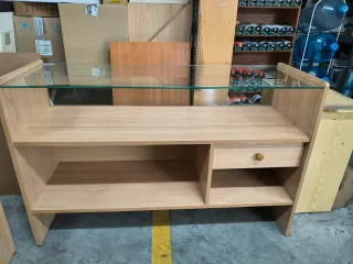 Mostrador madera y cristal ideal para negocios